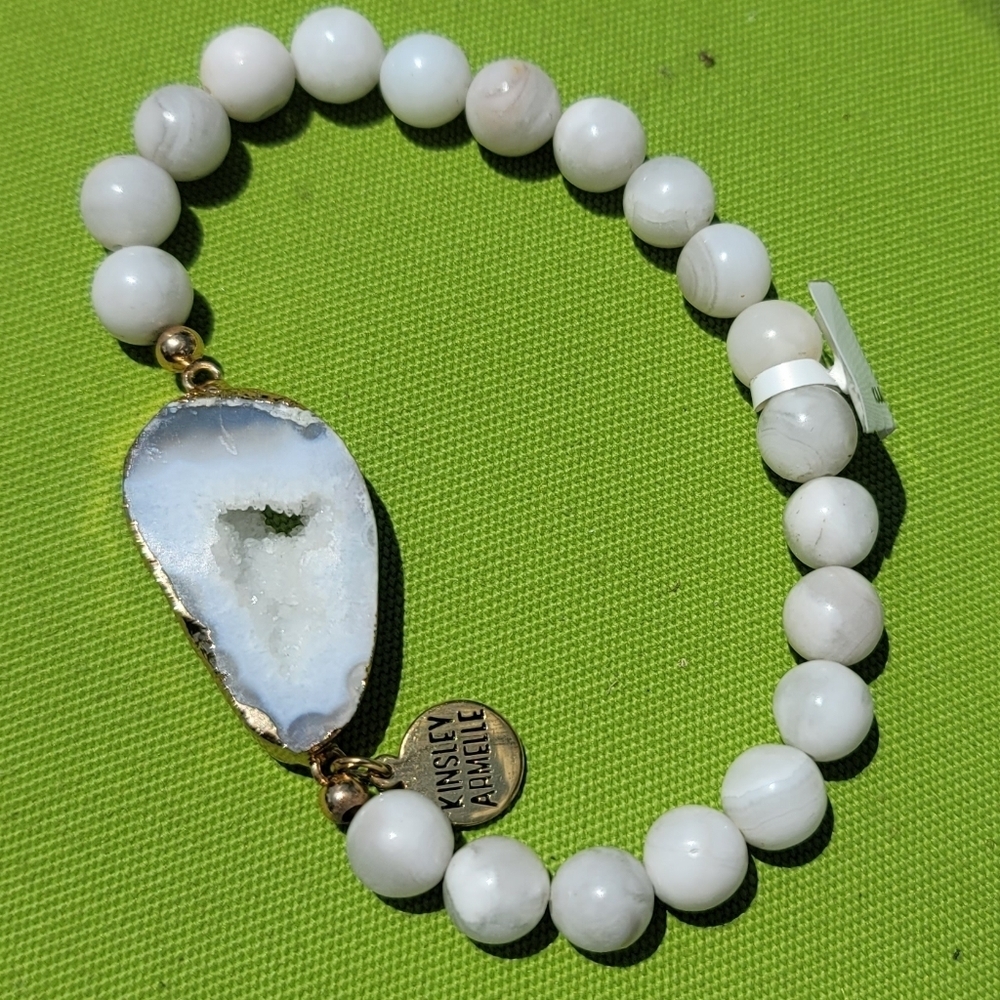 Kinsley Armelle Flurry Bracelet Gold and White Agate Stone On Pepper Beads